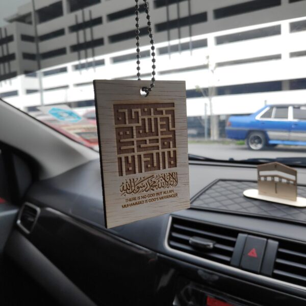 Hiasan Gantung Kereta