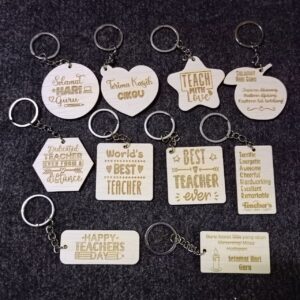 KEYCHAIN KAYU HARI GURU - DESIGN RANDOM